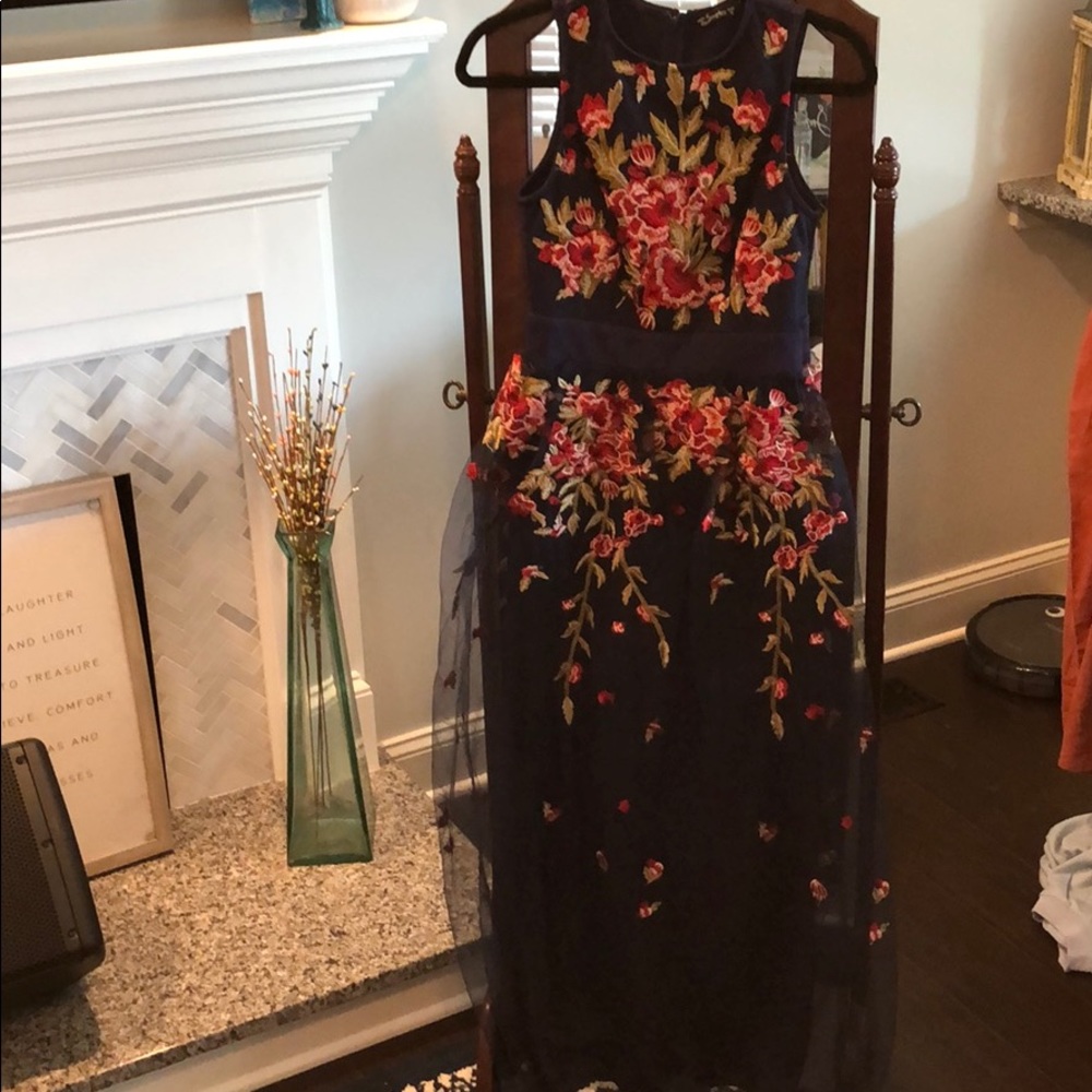 Floral embroidered dress sz small